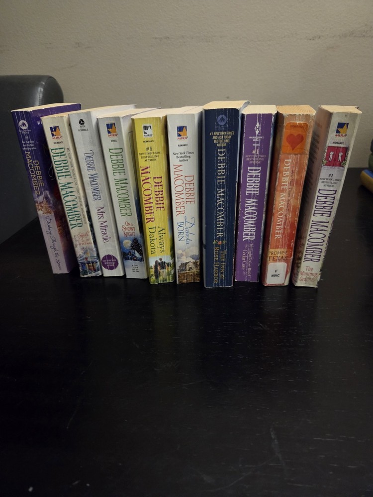 Debbie Macomber Lot 0f 10 Books And 13 Stories 3 Are 2-in-1 PB 5 Xmas Stories