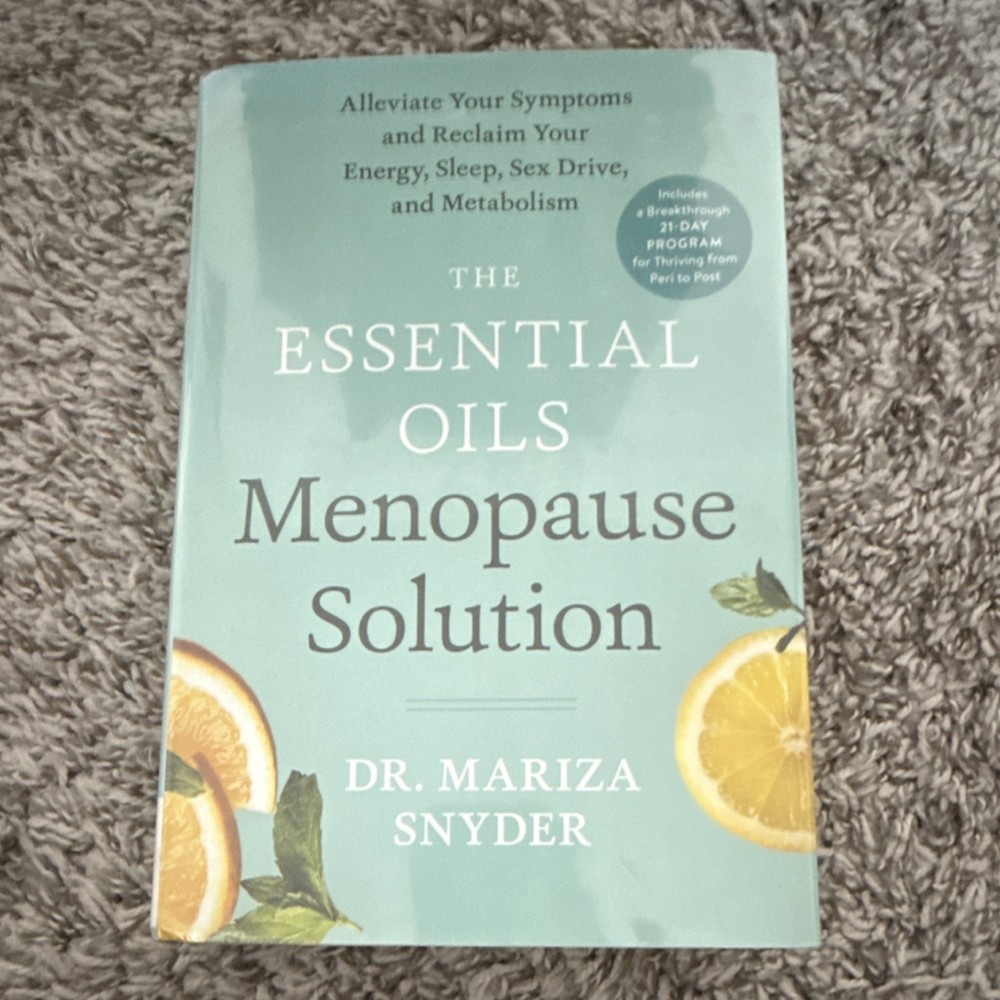 The Essential Oils Menopause Solution by Dr. Mariza Snyder, Hardcover, English,…