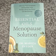 The Essential Oils Menopause Solution by Dr. Mariza Snyder, Hardcover, English,…