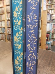 The Wren in the Holly Library & the Robin on the Oak Throne Deluxe Sprayed Edges