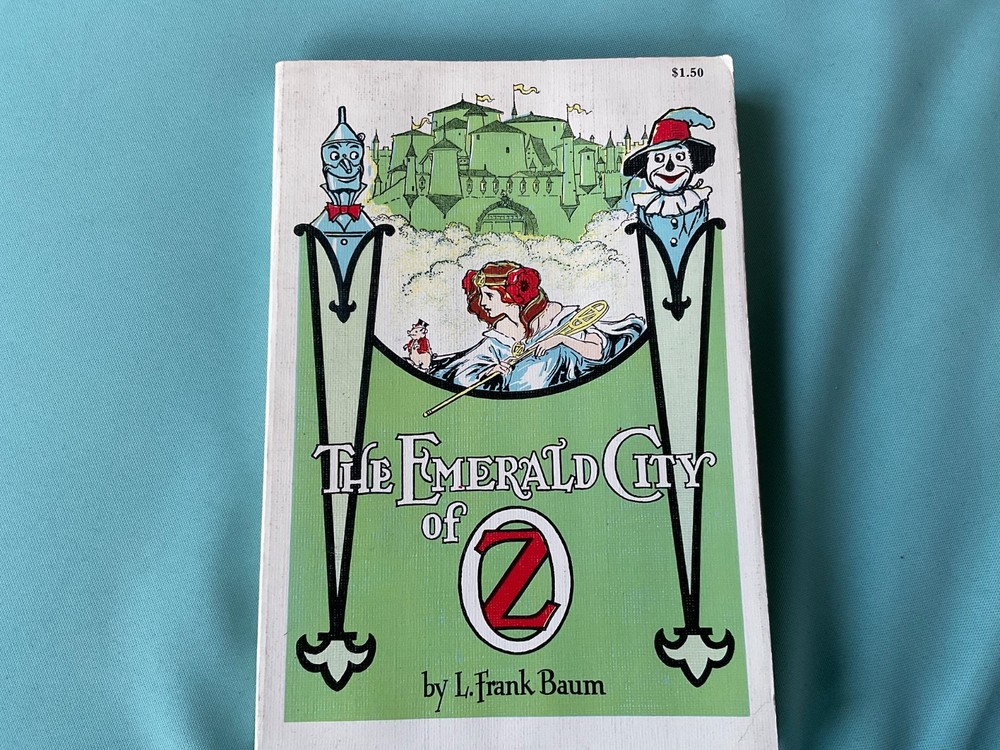 * The Emerald City of Oz by L. Frank Baum Softcover Very Good Condition