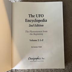 The UFO Encyclopedia : The Phenomenon from the Beginning (Volume 2 Only) HB