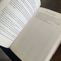 Beautiful SIGNED Copy Of „Where The Crawdads Sing” By Delia Owens