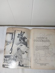 COOKIE COOKBOOK Over 500 Recipes VINTAGE 1965 Paperback 124 Pages