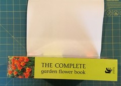 THE COMPLETE garden Flower Book 800 Pages 1000 + Pictures, Like New