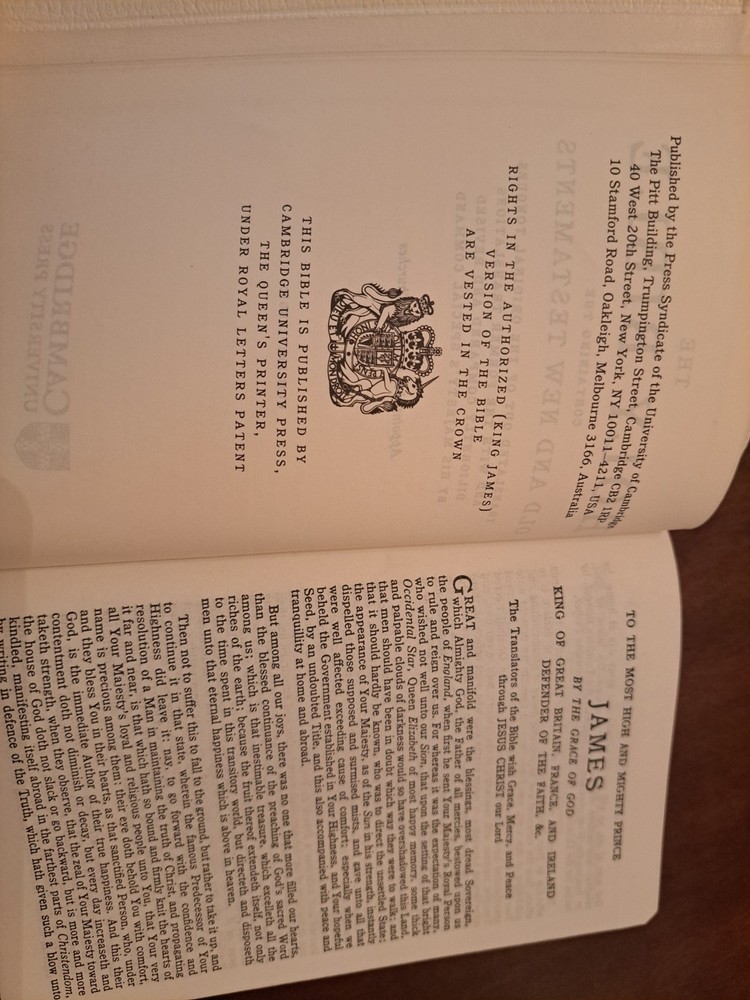 KJV White Gift Bible White French Morocco Leather 23W by Not Available (1990,…