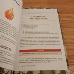 U.S. Survival Manual Book Outdoor Enthusiasts Pictures / Illustrations 428 Pages