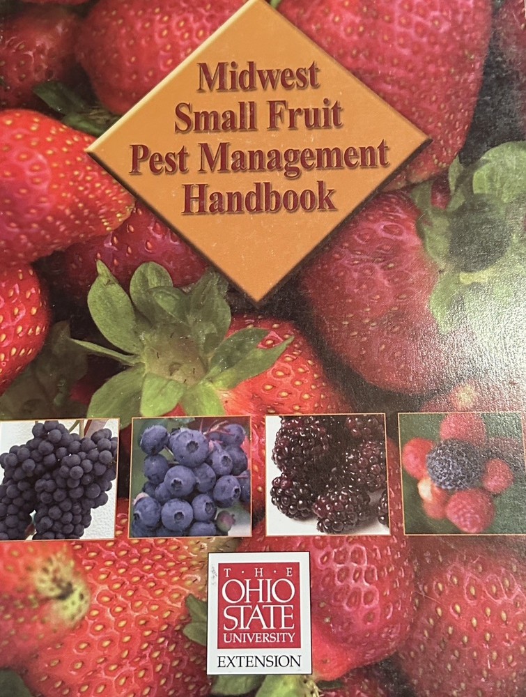 Michael Ellis MIDWEST SMALL FRUIT PEST MANAGEMENT HANDBOOK 2004 Softcover