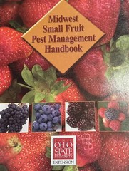 Michael Ellis MIDWEST SMALL FRUIT PEST MANAGEMENT HANDBOOK 2004 Softcover