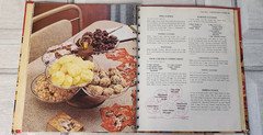 Betty Crocker’s Cooky Book 1973 450+ recipes grannycore color photos 156 pages
