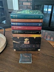 Percy Jackson and the Olympians Hardcover Boxed Set: Books 1-5 & Card Set