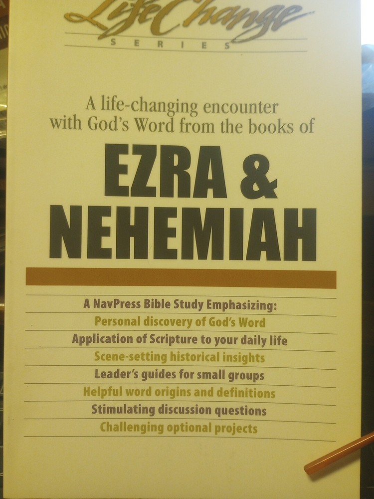 LifeChange Ser.: Ezra and Nehemiah by Navigators Staff (2011, Paperback) A2