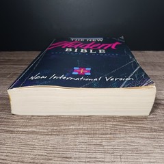 The New Student Bible International Version Expanded Updated Zondervan Paperback