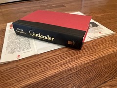 Diana Gabaldon – Outlander FLAT SIGNED BP 1st Edition 5th Printing Book 1 – 1991