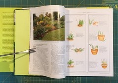 THE COMPLETE garden Flower Book 800 Pages 1000 + Pictures, Like New