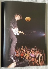 “BRUCE SPRINGSTEEN – An Illustrated Biography” – Hardcover – 184 Pages! – MINT!