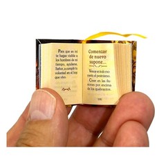 2023 El Pequeño Libro de Oro tiny book 1.4″ high hardcover 231 pages in Spanish