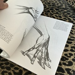 Drawing Dynamic Hands by Burne Hogarth (1988, Trade Paperback)