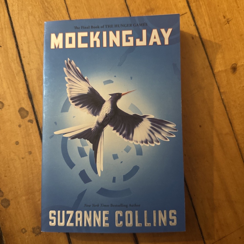 Mockingjay by Suzanne Collins (Trade Paperback)