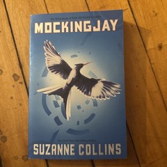 Mockingjay by Suzanne Collins (Trade Paperback)