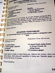 Vtg Seashore Sampler, A Delicipus Decade Cookbook 504 Pages
