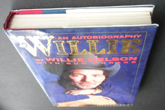 WILLIE NELSON Singer songwriter AN AUTOBIOGRAPHY 1st edition 1988 HCDJ 334 pages