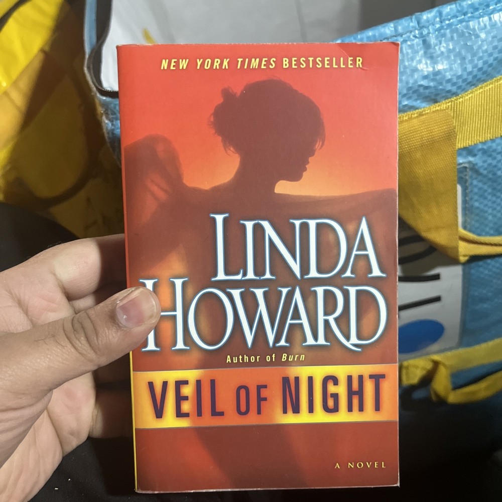 Veil of Night : A Novel by Linda Howard (2011, Mass Market)