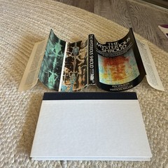 The Mysterious Shroud, Ian Wilson, hardcover, dust jacket, 1986, Mint