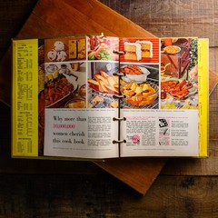 VTG 1965 Better Homes & Gardens New Cook Book Gold Souvenir Binder Edition EXC