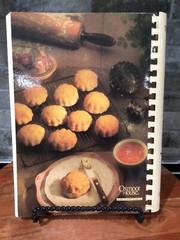1993 HOMETOWN COLLECTION America’s Best Recipes Cookbook 336 Pages