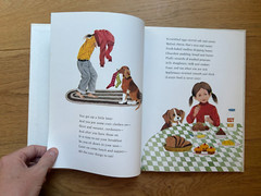 The Cozy Book by Mary Ann Hoberman & Tony Chen 1st Edition 1982 Hardcover