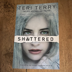 Slated Trilogy Shattered by Teri Terry Paperback 2014 Hachette YA Dystopian