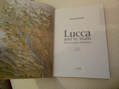 LUCCA AND ITS WALLS 2013 HARDCOVER LELLI KELLY 294 PAGES ISBN ‎ 978-8896527153