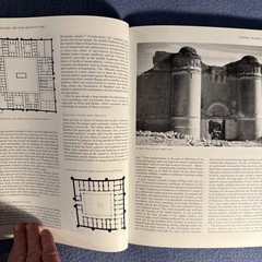 Islamic Art and Architecture, 650-1250 (Yale University 2001) Trade PB