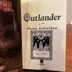 Diana Gabaldon – Outlander FLAT SIGNED BP 1st Edition 5th Printing Book 1 – 1991