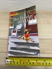 Her Holiday Hero By Margaret Daley Paperback Book