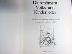 DIE SCHONSTEN VOLKS-UND KINDERLIEDER, DELPHIN VERLAG, GERMANY, 1981, 255 PAGES