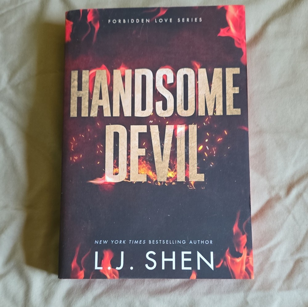 L.J. Shen Handsome Devil (Deluxe Edition) Forbidden Love Series 2025 PB