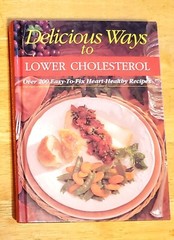 Vintage 1990! Delicious Ways To Lower Cholesterol Cookbook. Hardcover 240 Pages