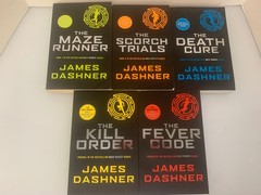The Maze Runner Series Book 1-5 by James Dashner TPB Chicken House UK VG