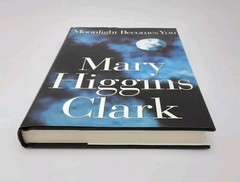 Moonlight Becomes You by Mary Higgins Clark Hardcover 255 Pages Suspenseful