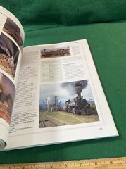 The World Encyclopedia of Locomotives by Garratt, Colin (KJT429)