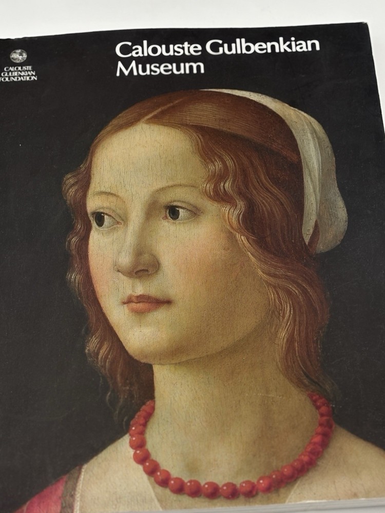 Table-Top Book Calouste Gulbenkian Museum 11 3/4″ X 9 1/4″ Paperback,Preowned