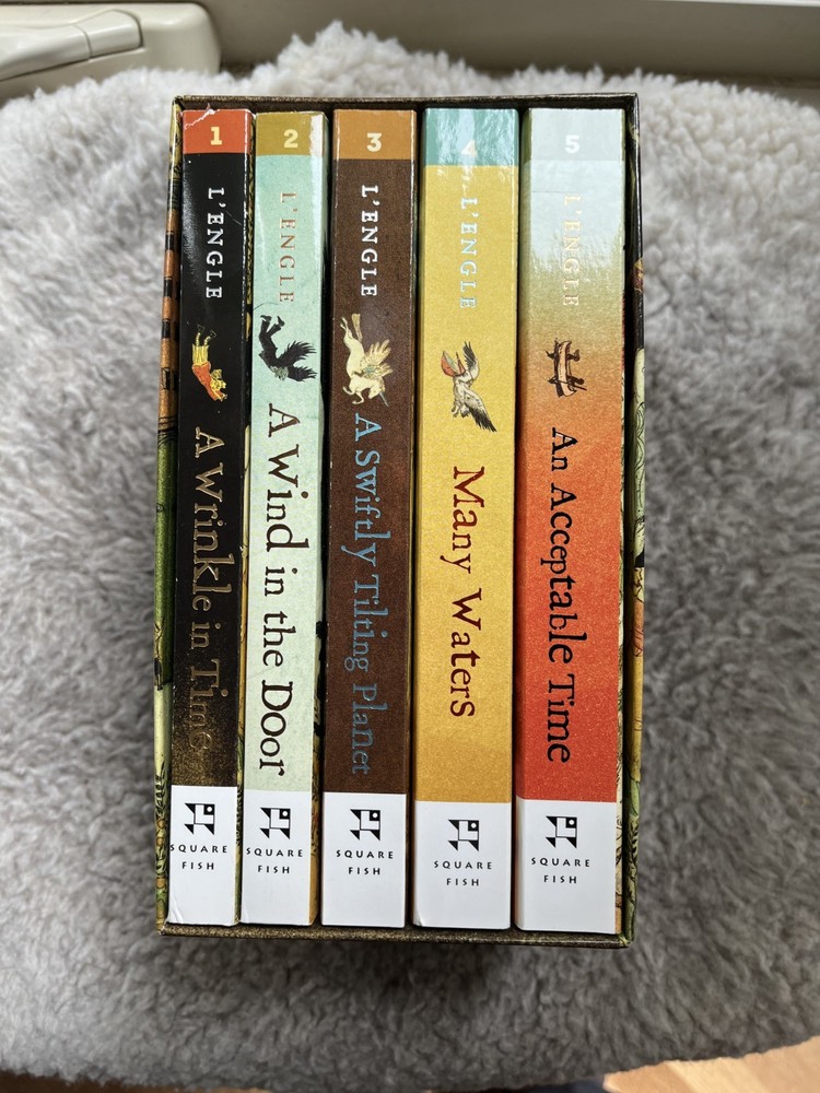 A Wrinkle in Time (Time Quintet) – Paperback By Madeleine L’Engle – VERY GOOD++