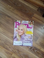 PEOPLE Magazine October 9, 2023 GWEN STEFANI Taylor Swift Travis Kelce Arnold