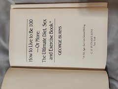 HOW TO LIVE TO BE 100 OR MORE by GEORGE BURNS – SIGNED by Burns – HC/DJ