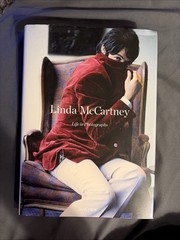 Linda Mccartney. Life in Photographs by Annie Leibovitz and Martin Harrison…