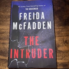 Freida McFadden The Intruder: An Unputdownable Psych… Paperback