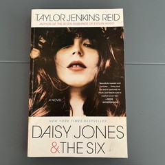 Daisy Jones & The Six: Reese’s Bo- 9781524798642, paperback, Taylor Jenkins Reid