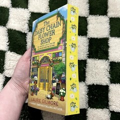 The Daisy Chain Flower Shop Laurie Gilmore The WORKS UK Excl Sprayed Edges Book